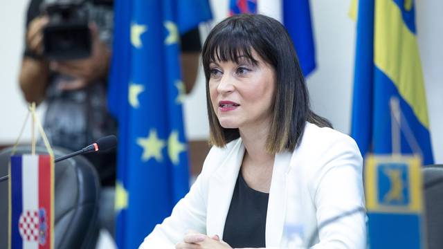 Split: Ministrica Tramišak uručila sedam ugovora za sufinanciranje raznih projekata
