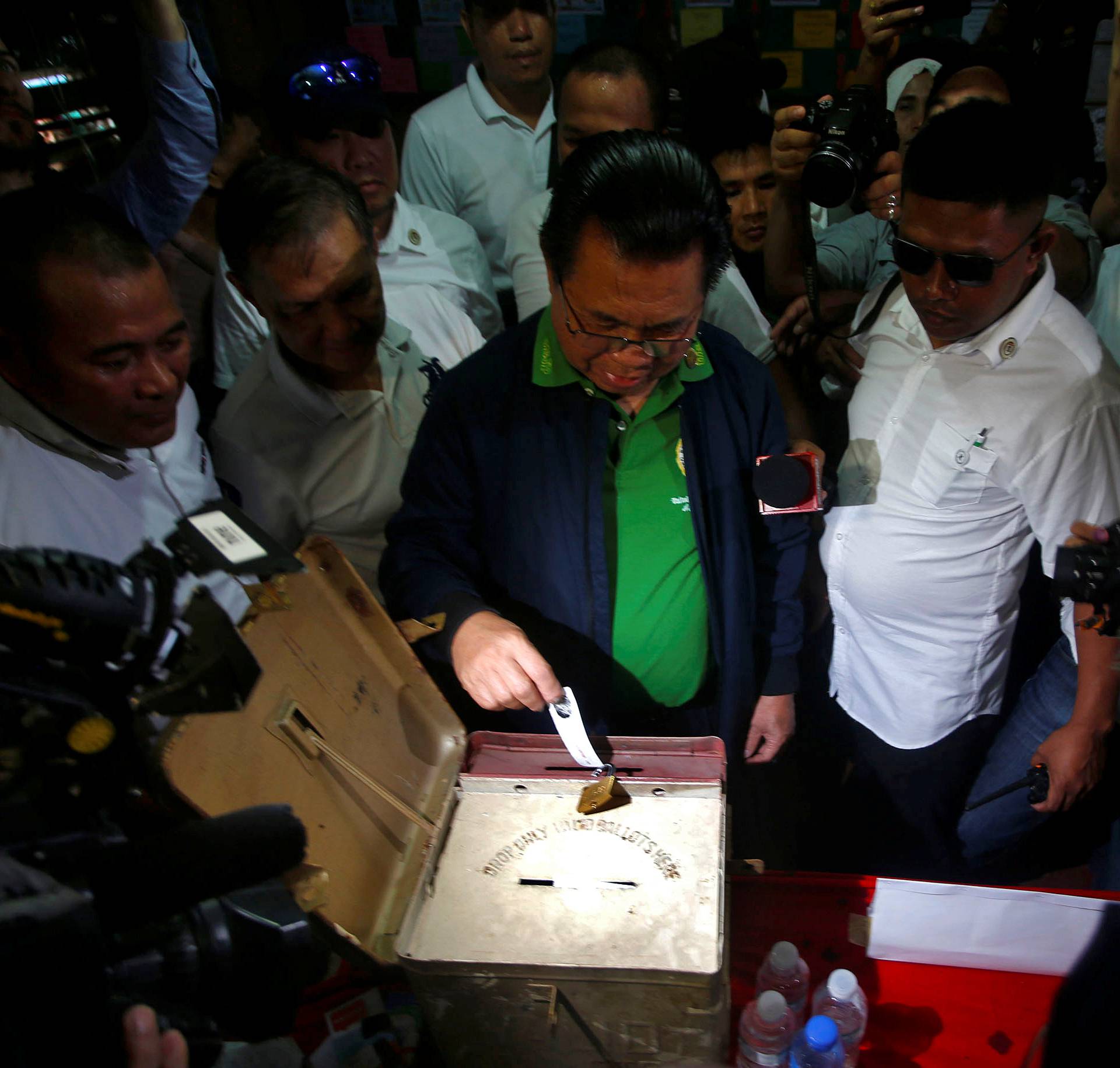 Ebrahim Murad, Chairman of Moro Islamic Liberation Front casts his vote during plebiscite on BOL at voting precinct in Sultan Kudarat