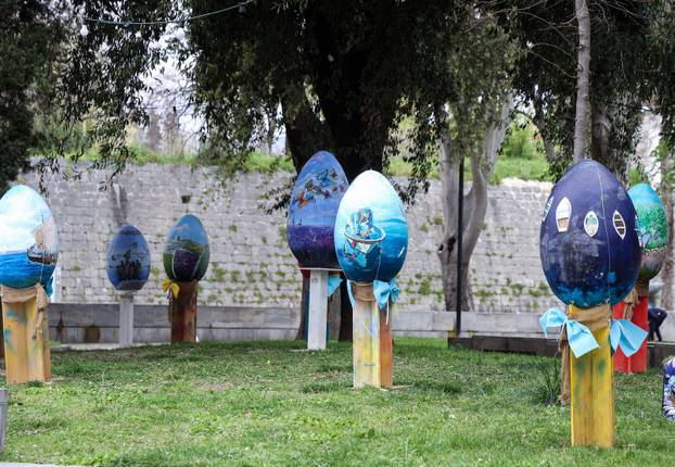 Split: Oslikavanje pisanica na Rivi u organizaciji braniteljske slikarske udruge BLU