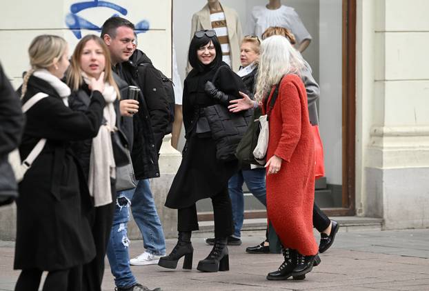 Zagreb: Mirela Holy s dečkom Sinišom prošetala gradom