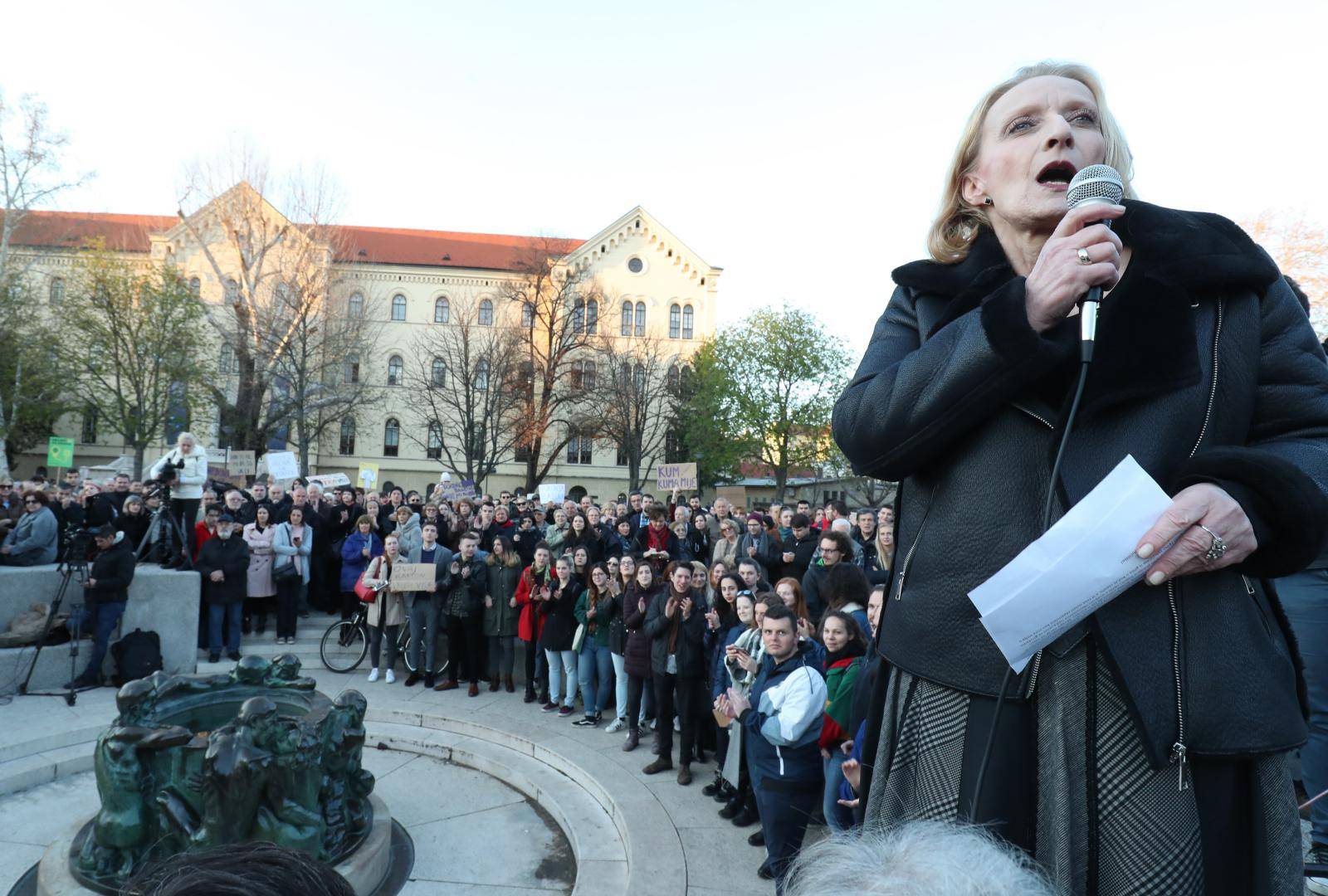 Zagreb: Organiziran prosvjed protiv dodjele poÄasnog doktorata Milanu BandiÄu