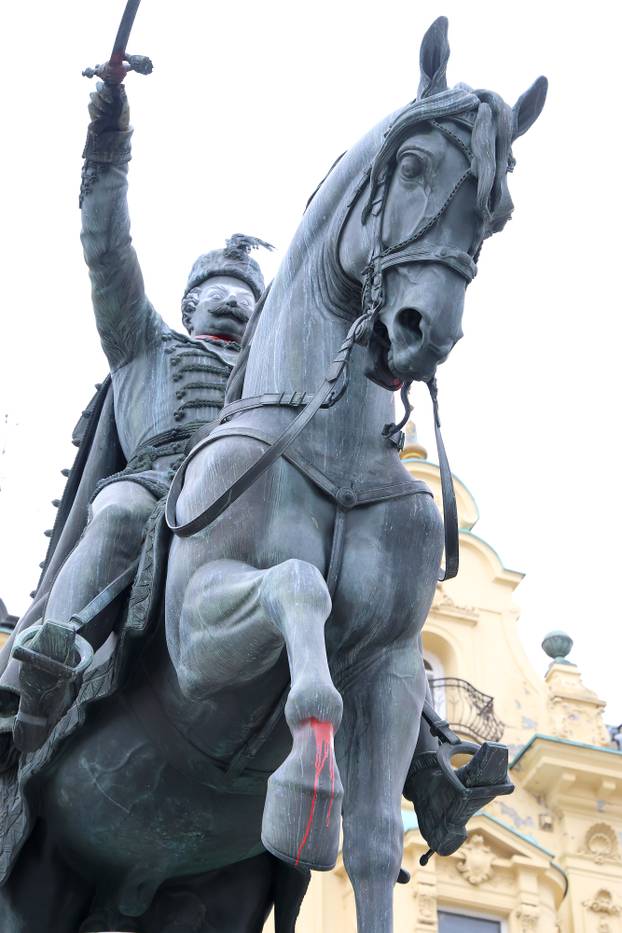 Zagreb: Na spomeniku banu Jelačiću osvanuo natpis "Srbi se bore, a mi?"
