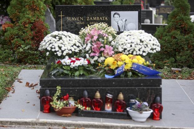 Zagreb: Uprava GNK Dinama odala počast na grobu legende kluba Slavena Zambate