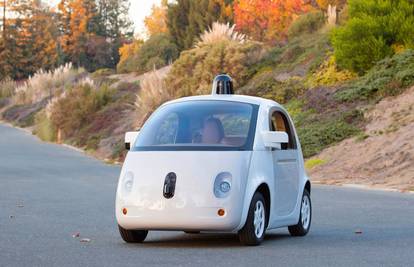 Sigurniji u sudaru: Google bi pješake zalijepio za svoj auto