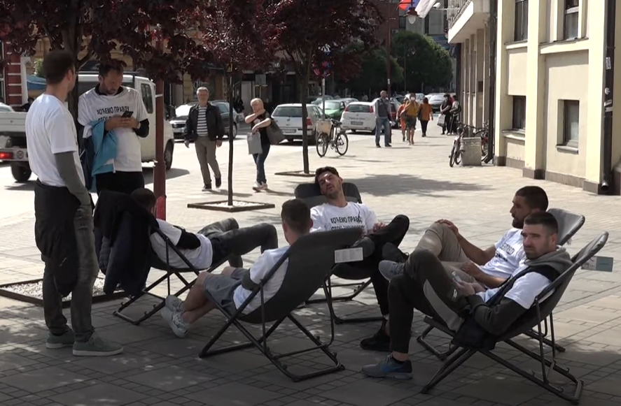 Šokantne scene: Nogometaši u Srbiji danima štrajkaju glađu zbog plaća, jednome je i pozlilo