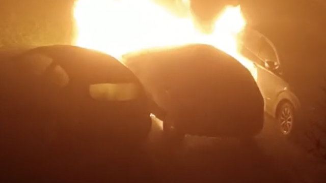 Pogledajte snimku buktinje u Karlovcu: Usred noći gorio auto