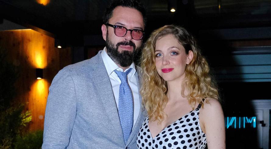 Dolazak uzvanika na proslavu Severininog 50. rođendana u klubu Mint