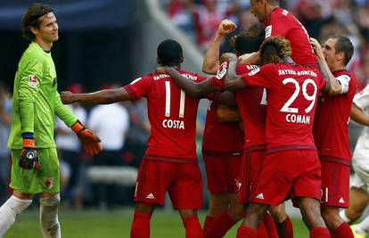 Bayern je smiješnim penalom srušio Augsburg u 90. minuti!