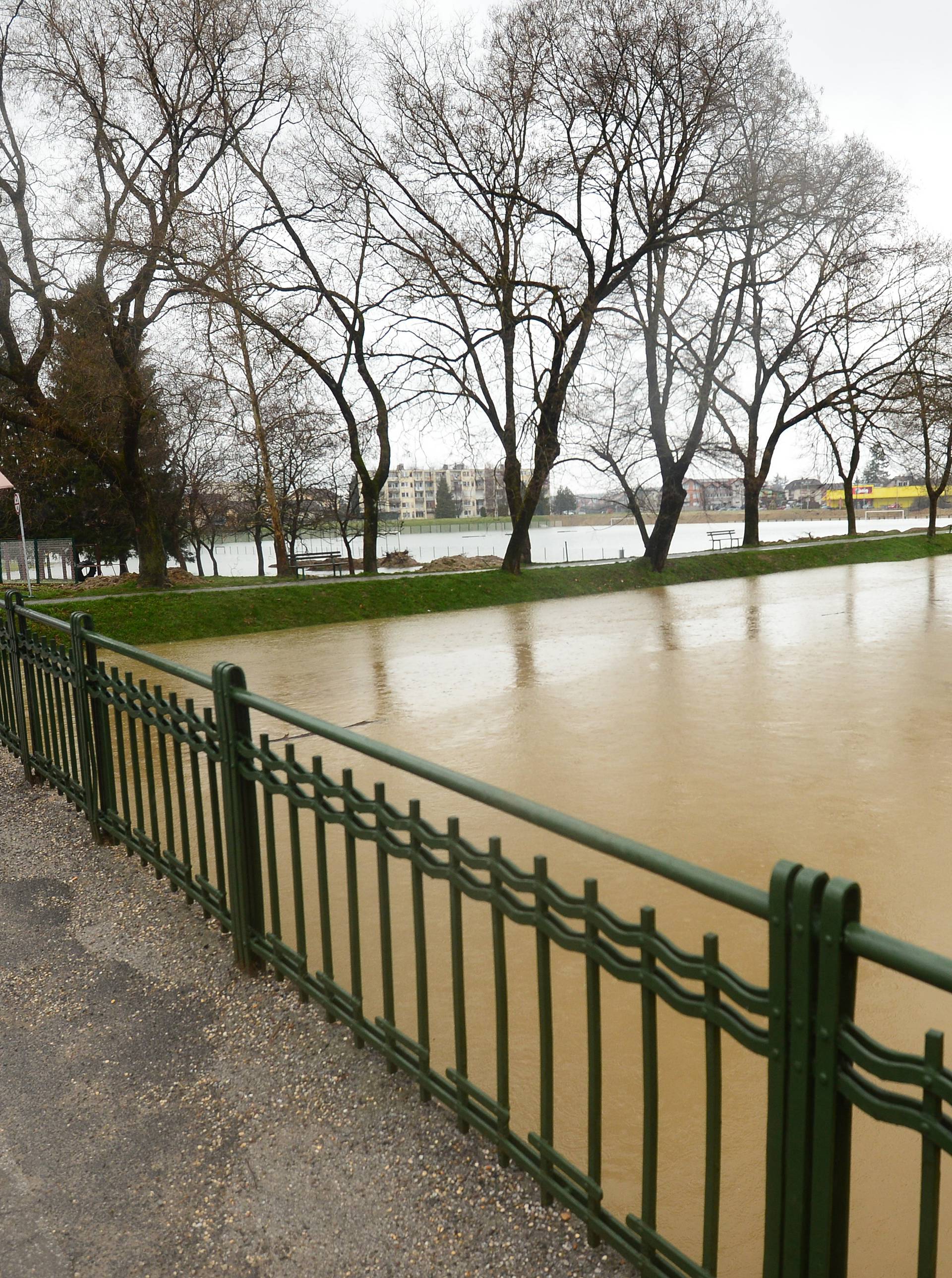 U Petrinji strepe od odrona, u Kosinju po hranu idu čamcima