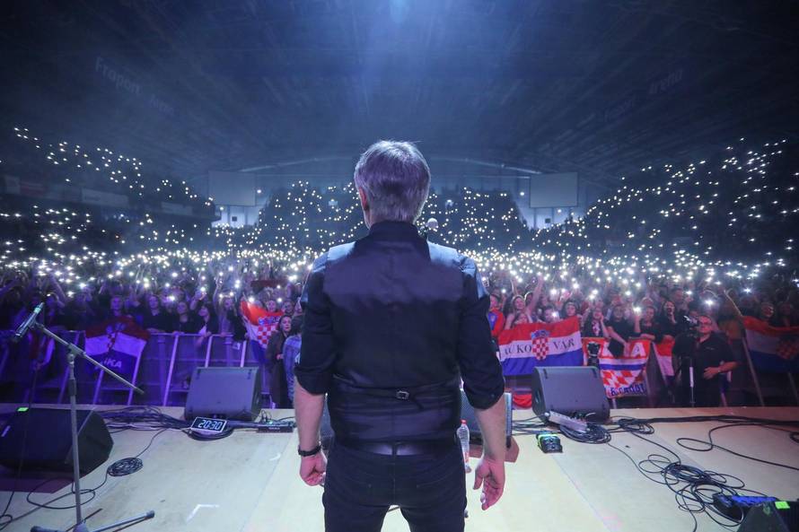 Škoro zapjevao ispred 12.000 ljudi: 'Budite ponosni Hrvati'