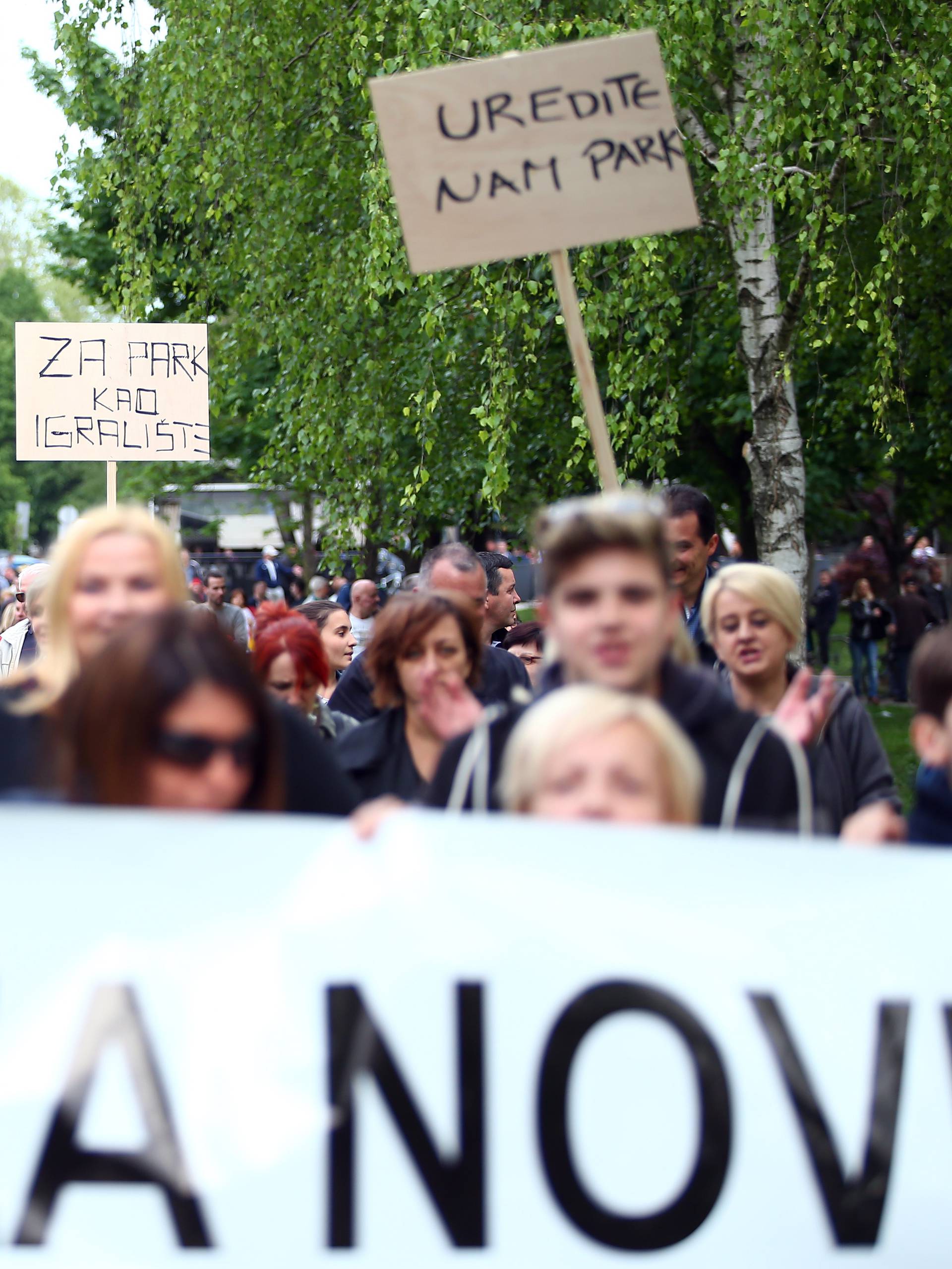 Kaos na Savici: Sukobili se prosvjednici, napali i novinara