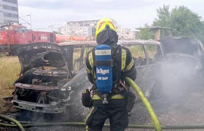 U Zagrebu se zapalio kombi, vatra se proširila na drugi auto