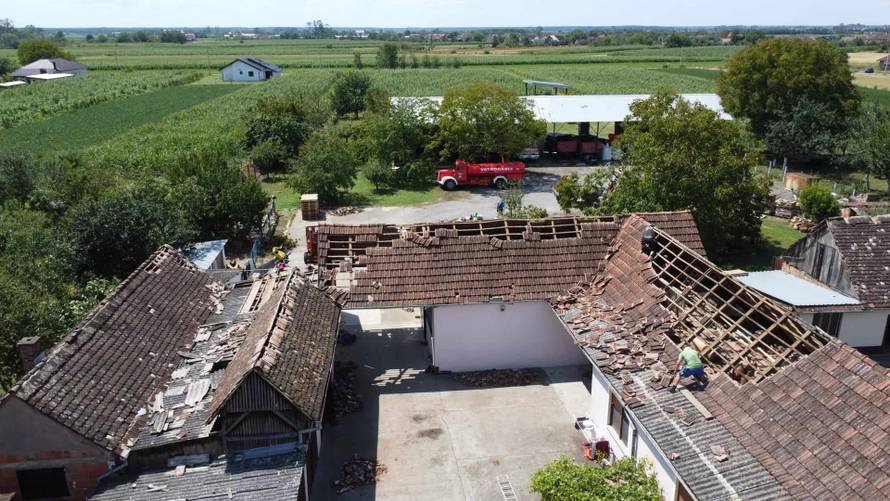 FOTO: Cerna je razorena u oluji, stradala nam je škola, a već četiri dana nemamo ni struje!