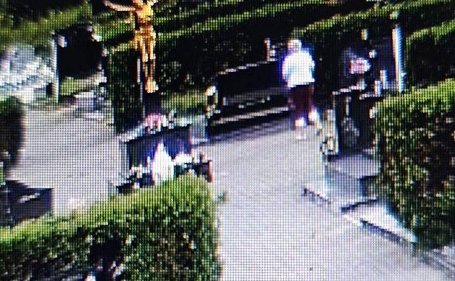 Policiji pomogli građani: Našli ženu (64) koja je krala s groblja u Domašincu. Pronašli su i tegle