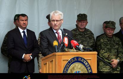Predsjednik Josipović ispratio je vojnike na operaciju  ISAF