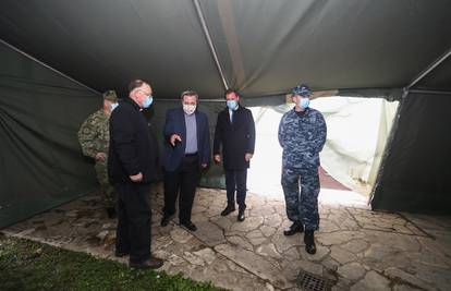 Vojska u Zagrebu diže šatore za održavanje misa pred crkvom