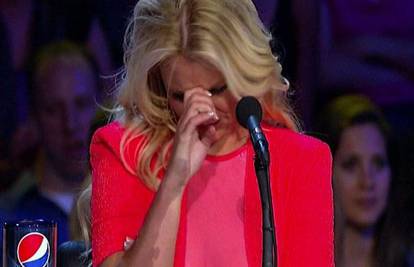 Iako je oštra na jeziku, sutkinja Britney ne libi se ni zaplakati...