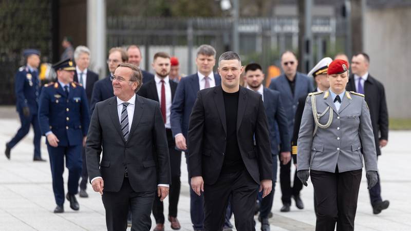 Četiri milijarde dolara, tisuće dronova, američki Patrioti. Pao veliki dogovor Kijeva i Berlina