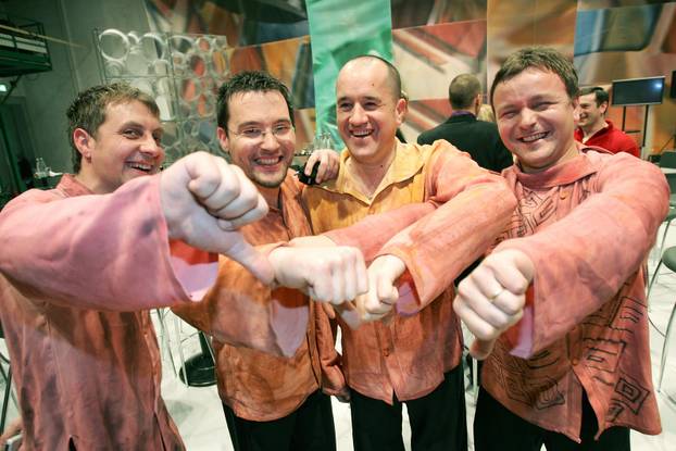 ARHIVA - Boris Novković s pjesmom 'Vukovi umiru sami' pobijedio na Dori 2005.