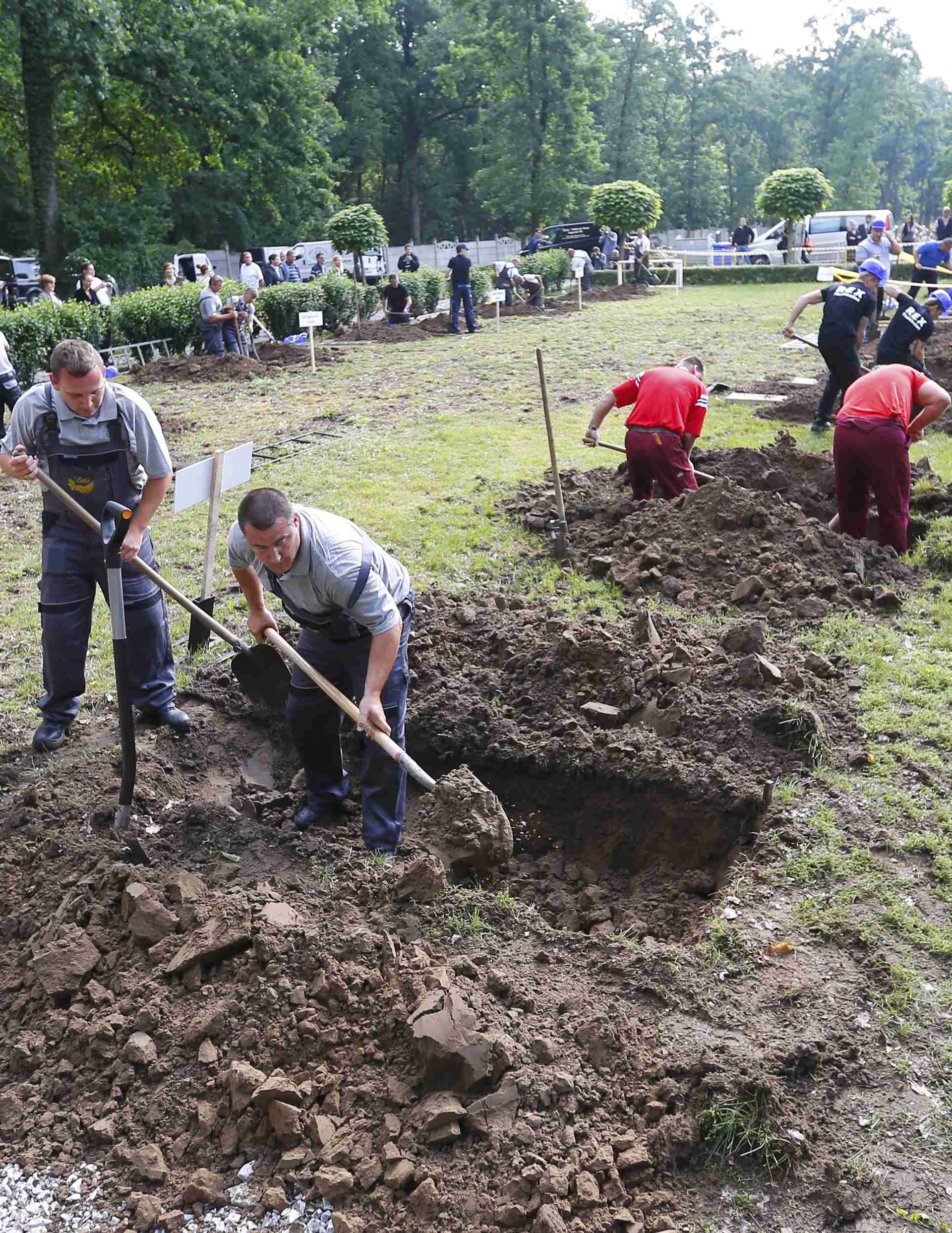 Gravediggers compete in Hungarian grave digging championship in Debrecen