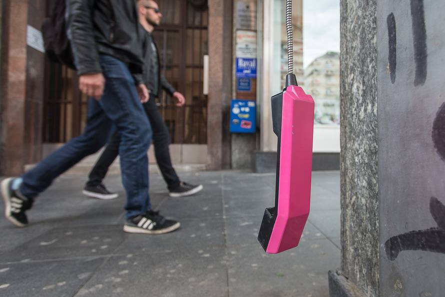 'Baba me tuče, a ne smin reći didu. Ima dvi puške, ubit će je!'