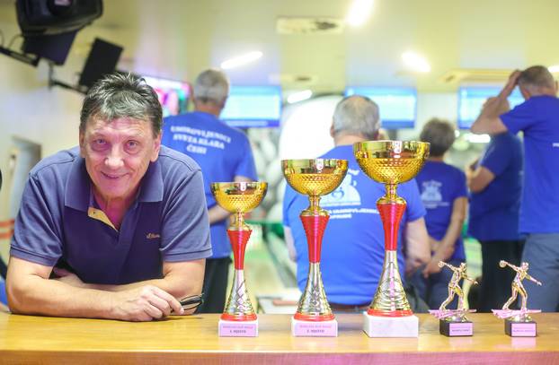 Zagreb: Druženje umirovljenika u Bowlingu Clubu 