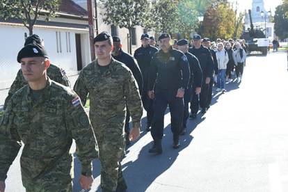 FOTO U Mimohodu pobjednika u Bjelovaru povorka s više stotina sudionika, evo tko je sve došao