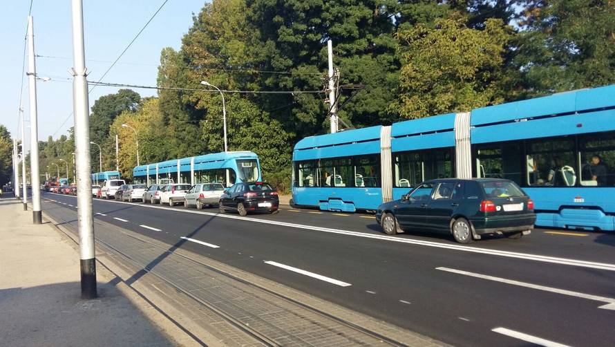 Bukovačka je bila pod vodom: Upao u rupu i skoro se utopio