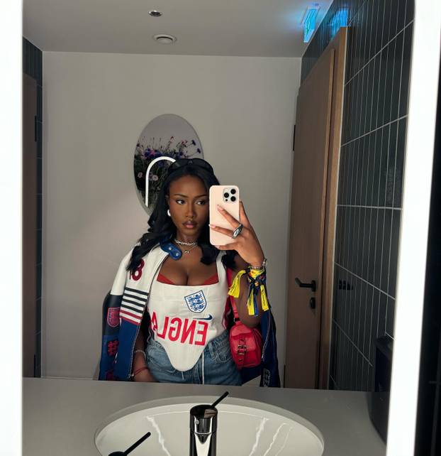 FOTO Arsenalovac osvojio njeno srce prije Premiershipa. Kupio i prsten koji vrijedi bogatstvo