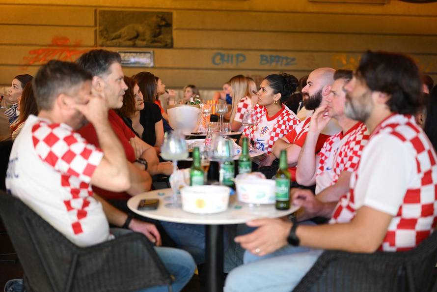 Zagreb: Zajedničko gledanj utakmice na trgu Bana Jelačića 