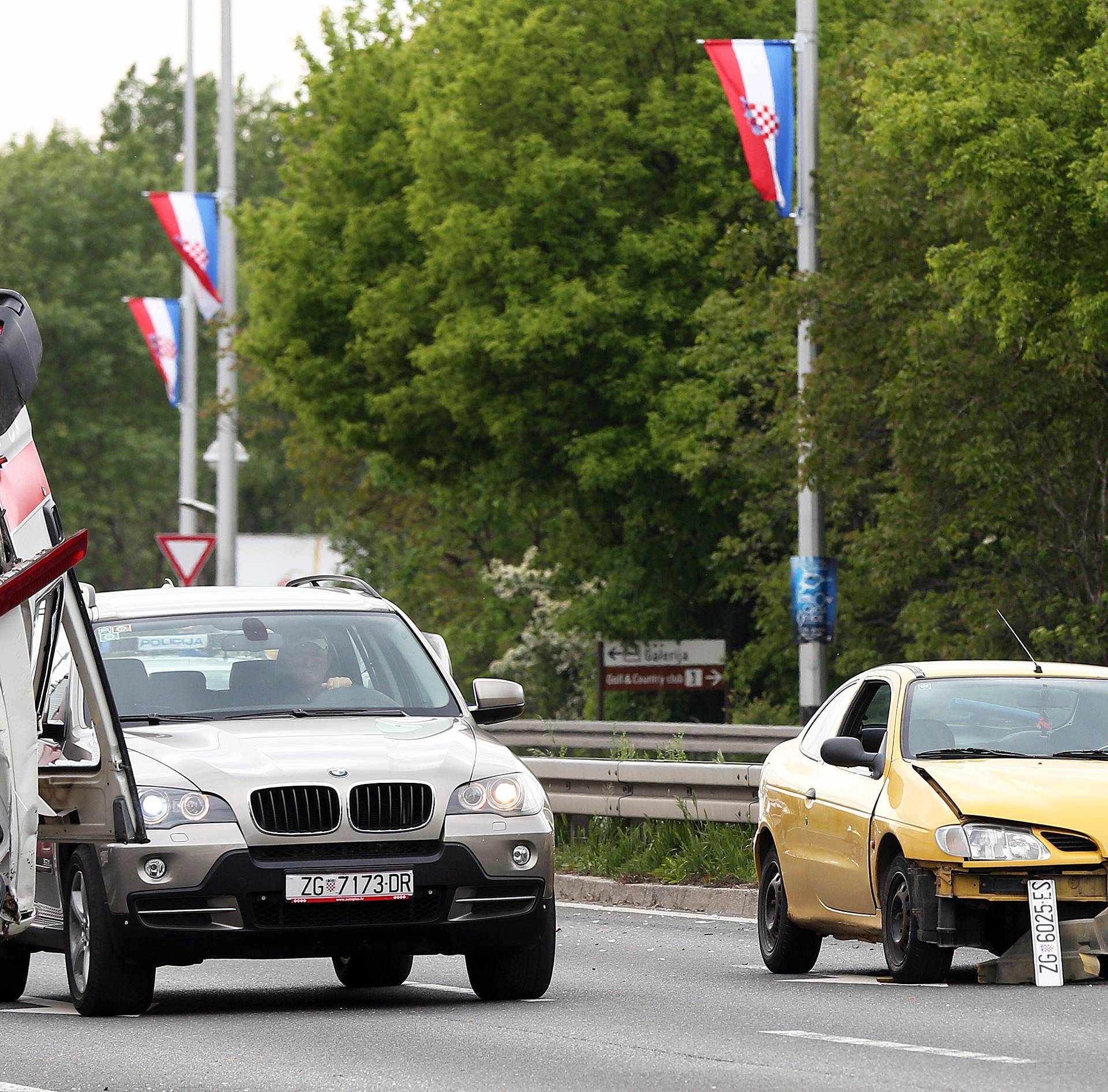 Sanitetsko vozilo prevrnulo se kod Arene, dvoje ozlijeđenih