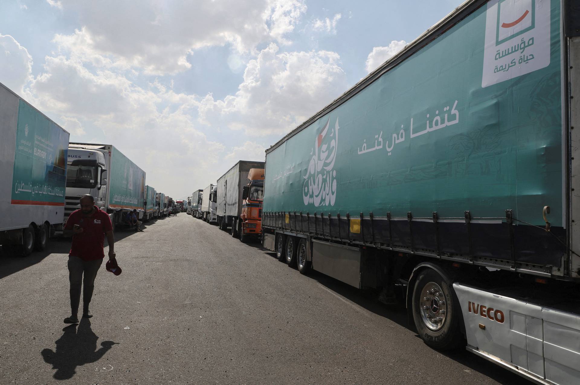 Trucks carrying humanitarian aid to Palestine wait on the desert road (Cairo - Ismailia) on their way to the Rafah crossing