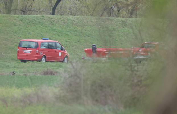 Babina Greda: Traje velika akcija spašavanja, Više ljudi završilo u Savi