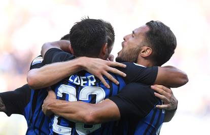 Inter je u finišu slomio Genou, Jurićevima isključena dvojica!