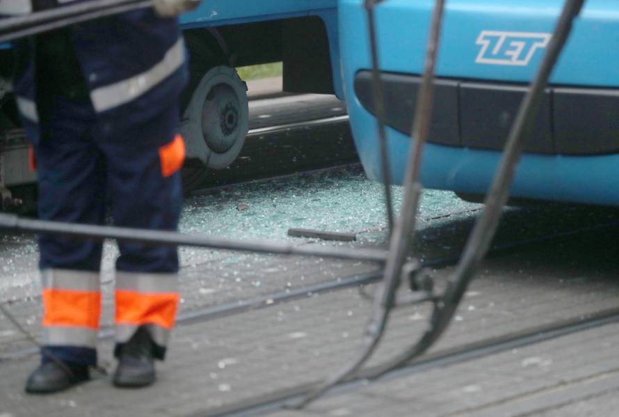 Tramvaji ne voze kroz centar: 'Trola je pala i sve je puknulo'