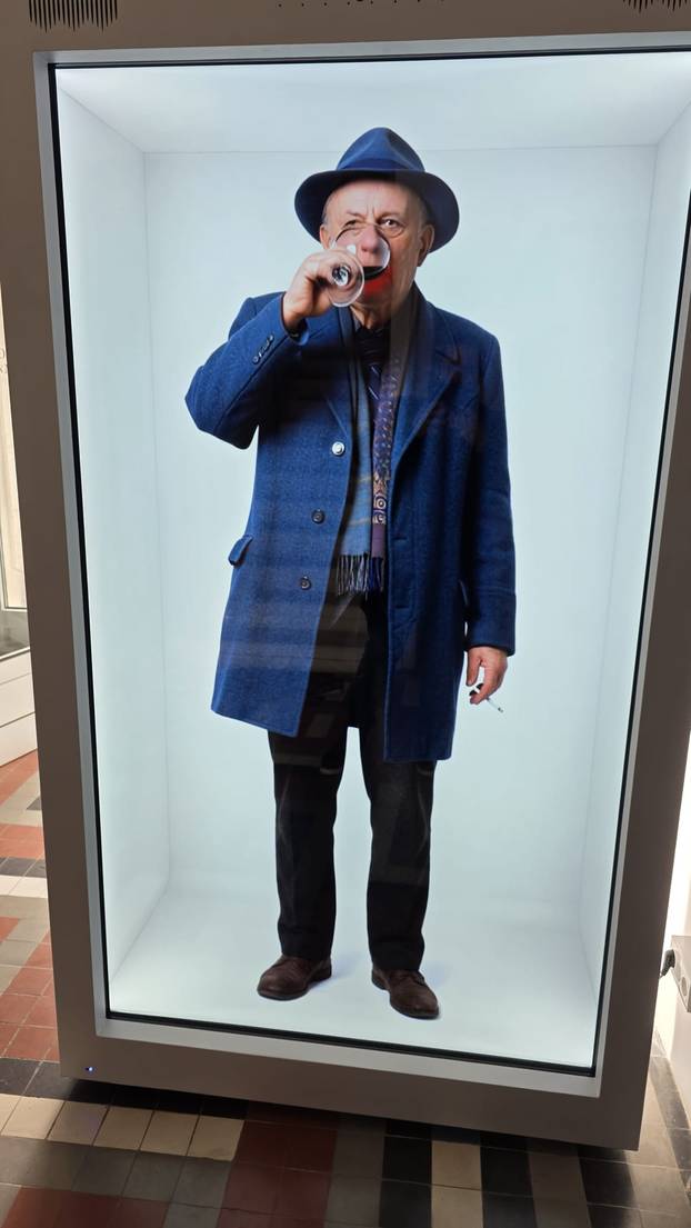 FOTO U Imotskom možete okinuti selfie s Tinom Ujevićem. Čak se i miče. Evo o čemu je riječ