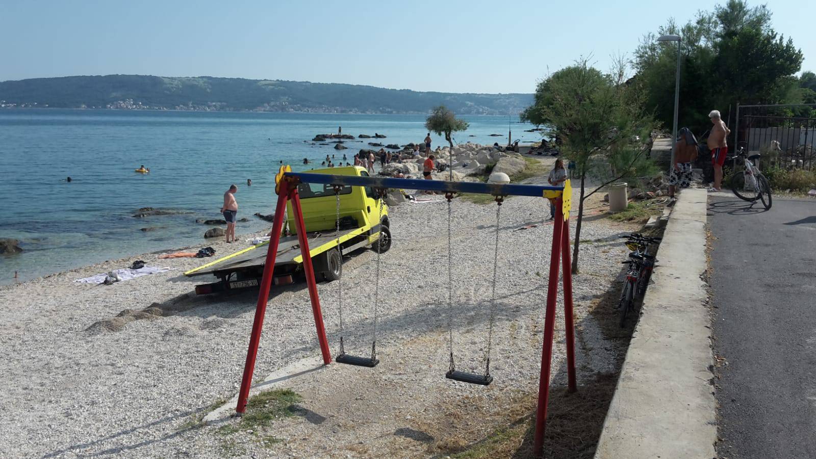 Turisti zapeli na plaži pa zvali vučnu službu, i ona je zapela...