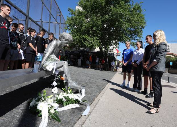 Šibenik: Kod spomenika na Baldekinu obilježena 33. obljetnica smrti Dražena Petrovi?a