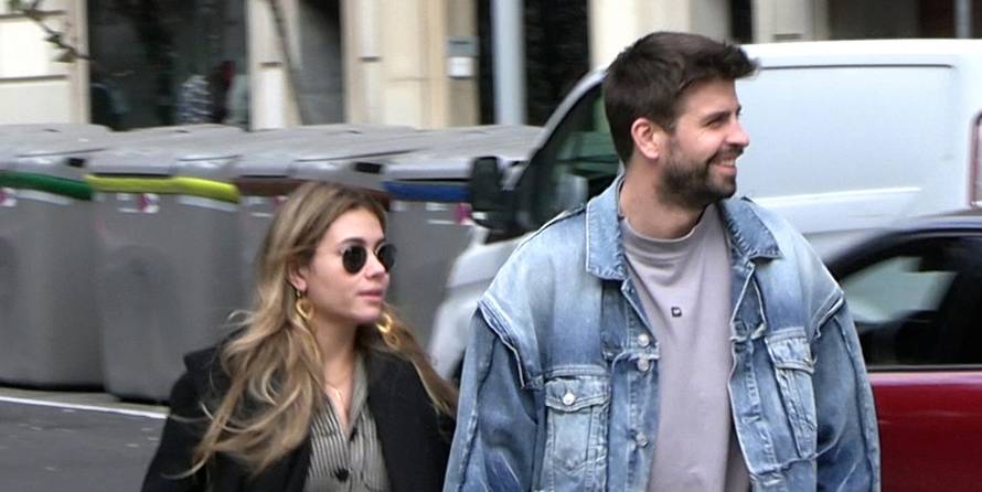 Gerard Piqué and Clara Chía stroll hand in hand through the streets of Barcelona