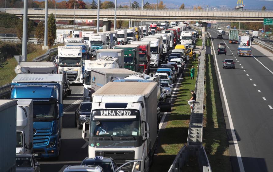 Zagreb: Zbog nesreće između Jakuševca i Kosnice stvaraju se velike gužve