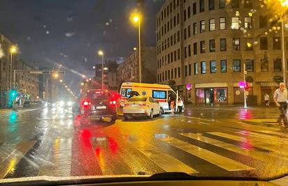 VIDEO Sudar automobila i vozila hitne pomoći na Maksimirskoj