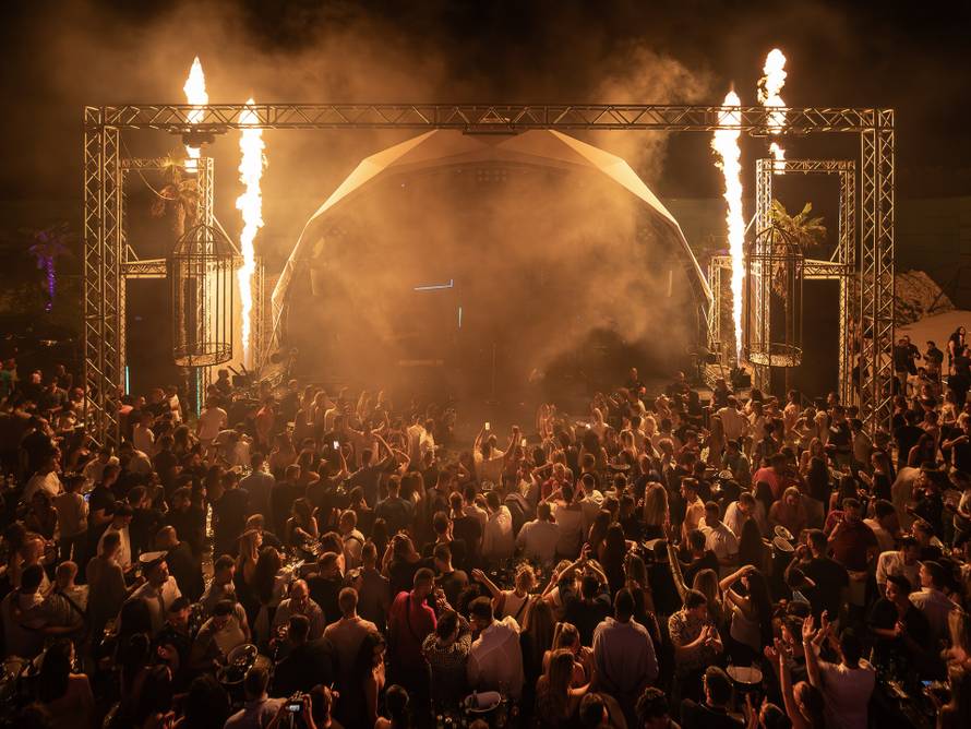 Spektakularno otvaranje sezone na Krku: Pjeva Zdravko Čolić...