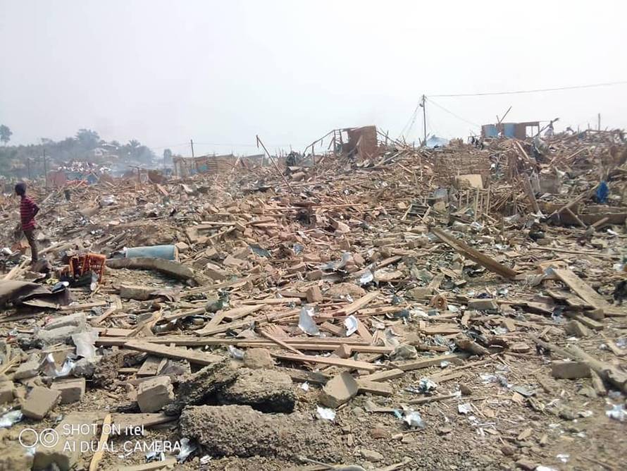 Kamion pun eksploziva sudario se s motorom u Gani, puno je mrtvih: 'Uništeno je 500 kuća'