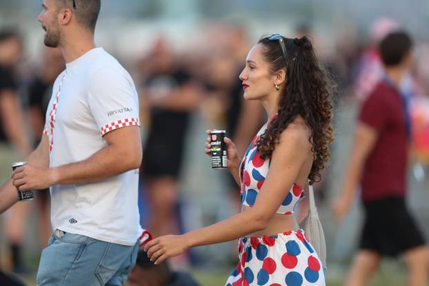 Sinj: Thompsonovi obožavatelji čekaju početak koncerta na hipodromu