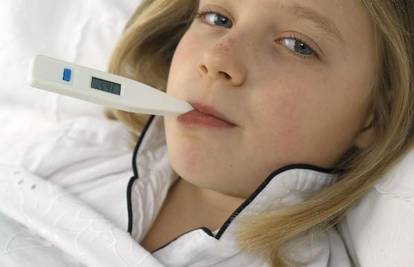 Snižavanje blage temperature lijekovima nije zdravo za djecu  