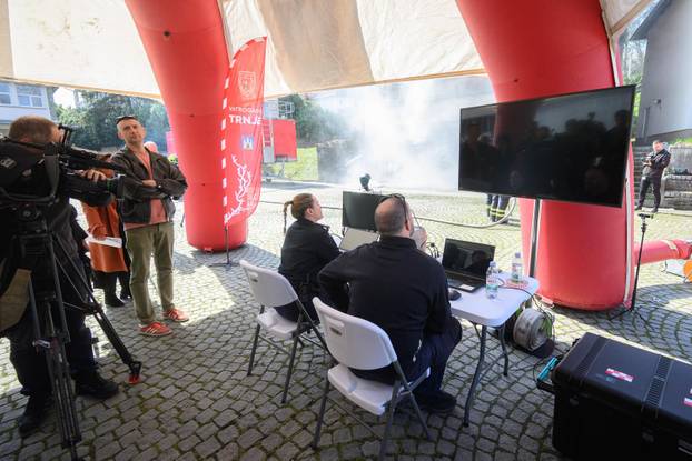 Zagreb: Demonstracija suradnje vatrogasne postrojbe i robotskog psa Unitree Go2 