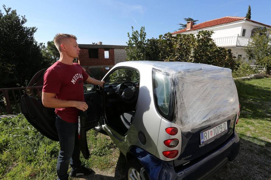 Vozač pauka se ispričao: 'Auto mi nije baš ispao, zaljuljao se!'