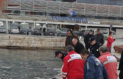 Nije ozlijeđena: Upala u more dok je čekala trajekt u Splitu