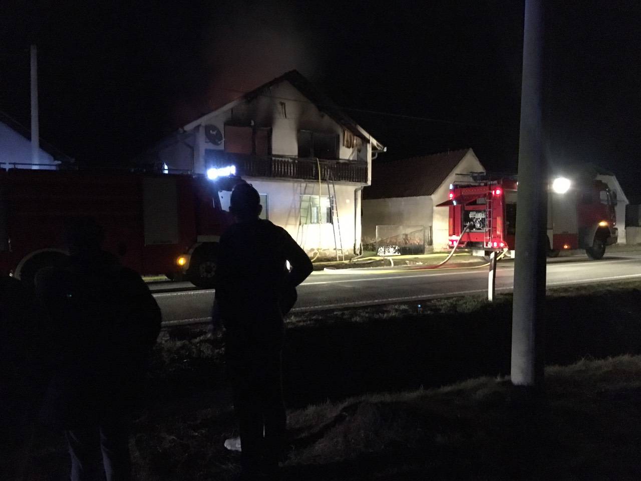 Izgorio je kat i krovište kuće u Slatini: Nitko nije ozlijeđen