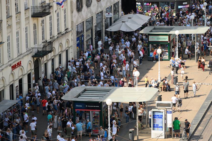 Zagreb: Pogled iz zraka na okupljanje prosvjednika Hodaj za Liku, hodaj za Hrvatsku 
